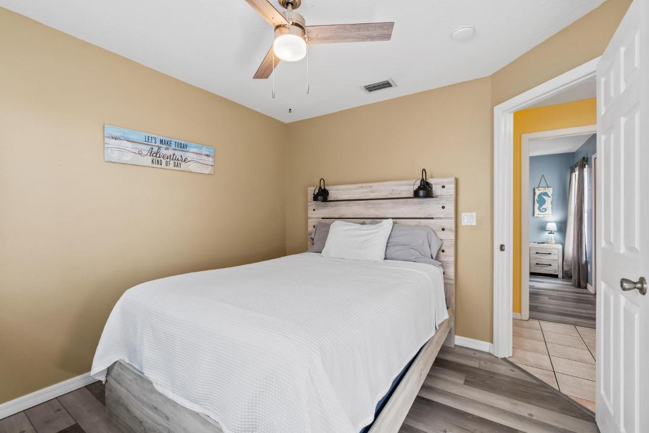 Heart of the Waves: Beachside 3BR Retreat with Hot Tub Melbourne Exterior photo