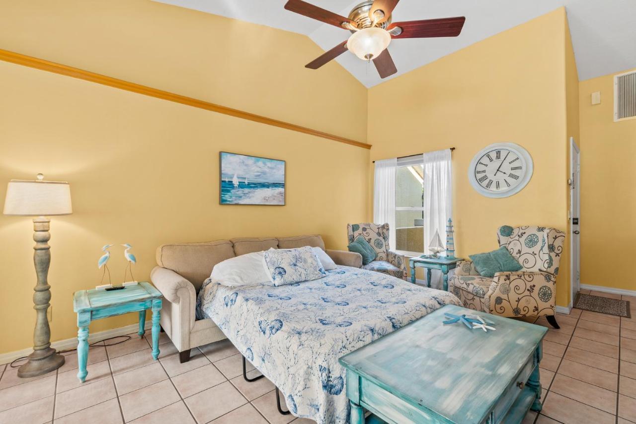 Heart of the Waves: Beachside 3BR Retreat with Hot Tub Melbourne Exterior photo