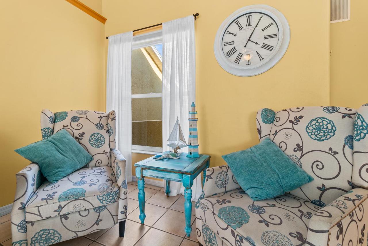 Heart of the Waves: Beachside 3BR Retreat with Hot Tub Melbourne Exterior photo